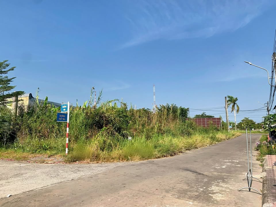 Đất nền góc KĐT Hoàng Tâm, Cà Mau 333m² giá 3 tỷ - Tiềm năng đầu tư lớn!