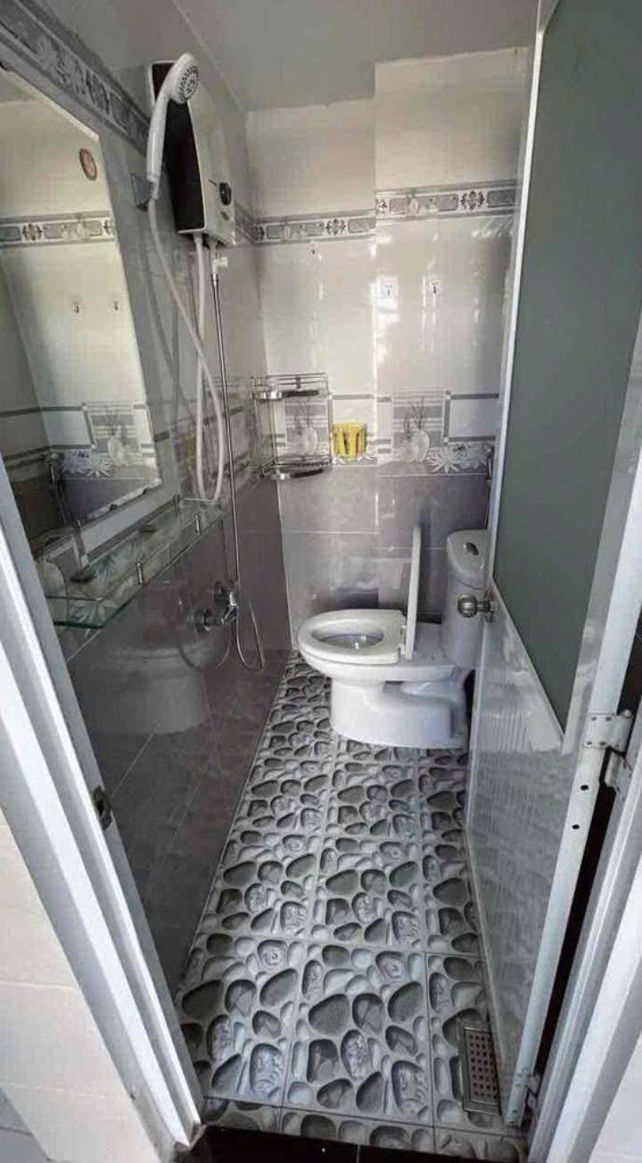 Nhà cho thuê Nguyễn Khoái, Quận 4, 24m² - Dọn vào ở ngay!