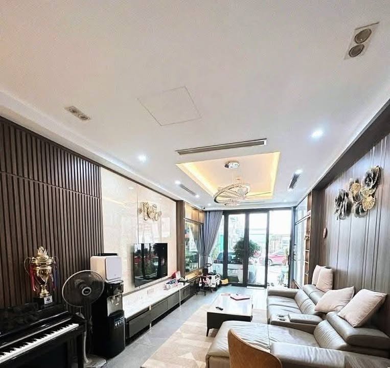 Nhà đẹp Hồng Tiến, Quận Long Biên 32m² giá 7 tỷ - Cần bán gấp trước Tết!