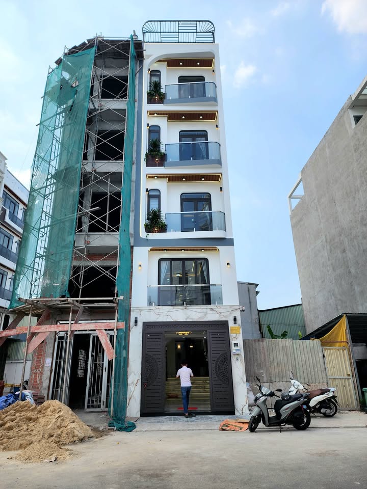 Nhà phố 918 Hương Lộ 2, 64m² giá 9.7 tỷ - Full nội thất và thang máy