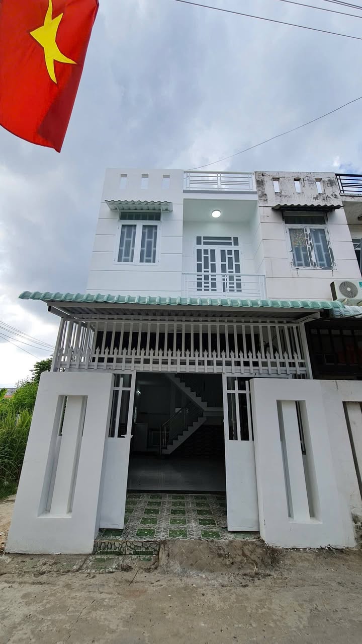 Nhà phố 3 phòng ngủ tại QL50, Cần Giuộc, 48m² - Giá chỉ 1.95 tỷ