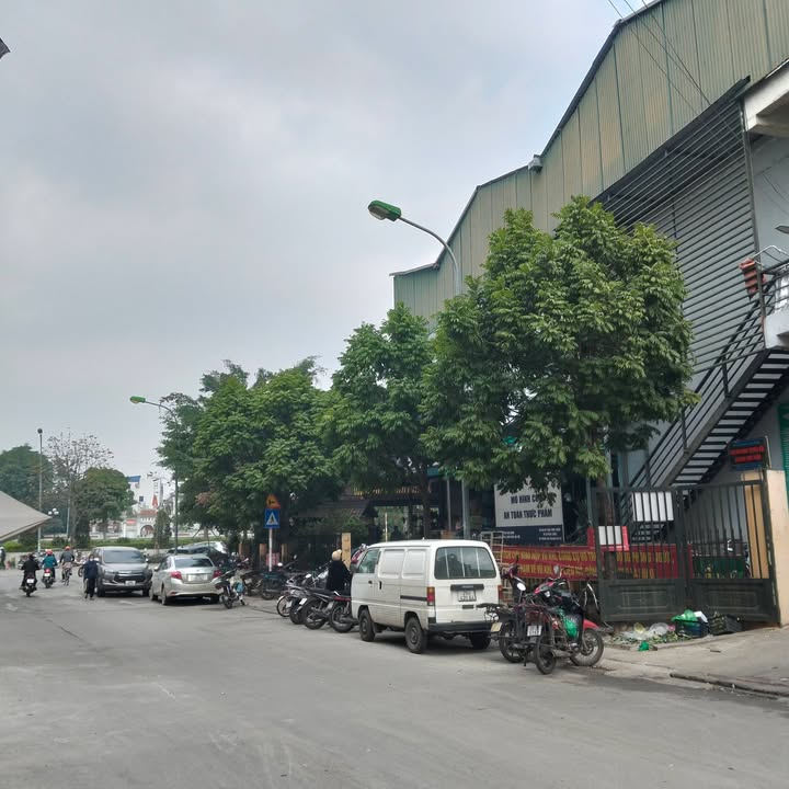 Nhà đẹp 5 tầng phố Việt Hưng 30m² giá 8 tỷ - Gần phố, sổ đỏ chính chủ!