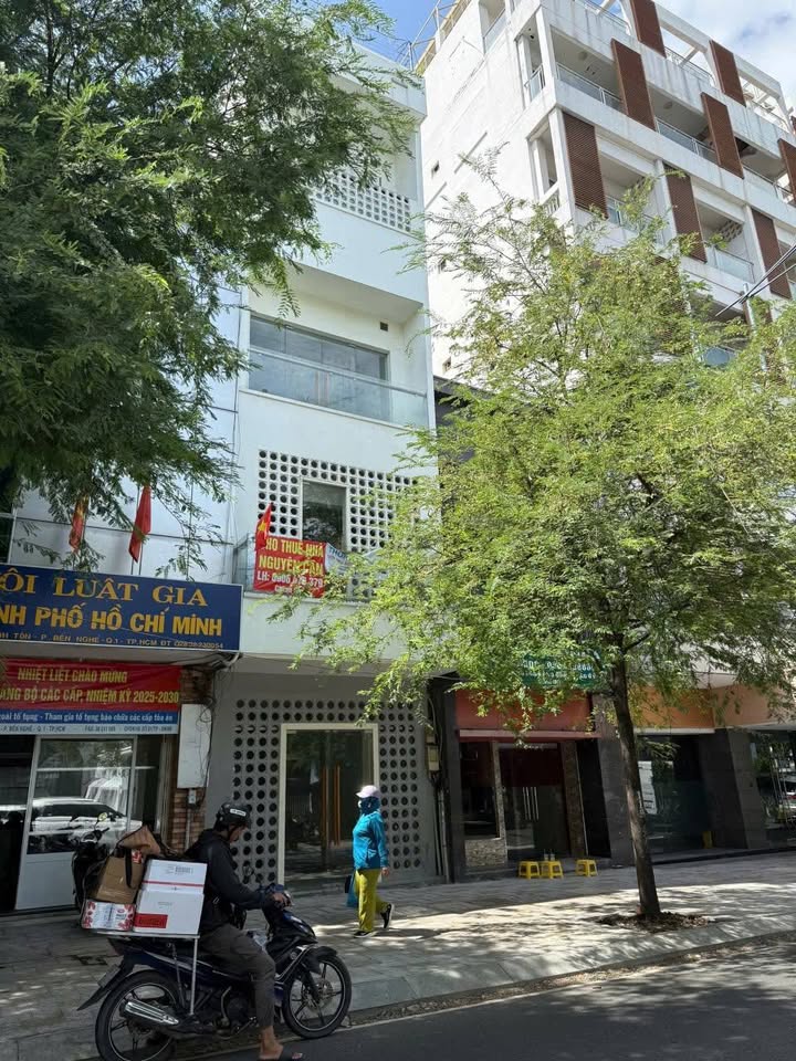 Nhà mặt tiền 113 Lê Thánh Tôn, Quận 1 - Đầu tư sinh lời tại khu thương mại sầm uất!