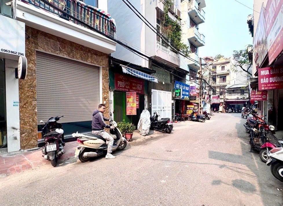 FrontHouse mặt phố Cầu Giấy 40m² giá 16 tỷ - Tiềm năng sinh lời cao!