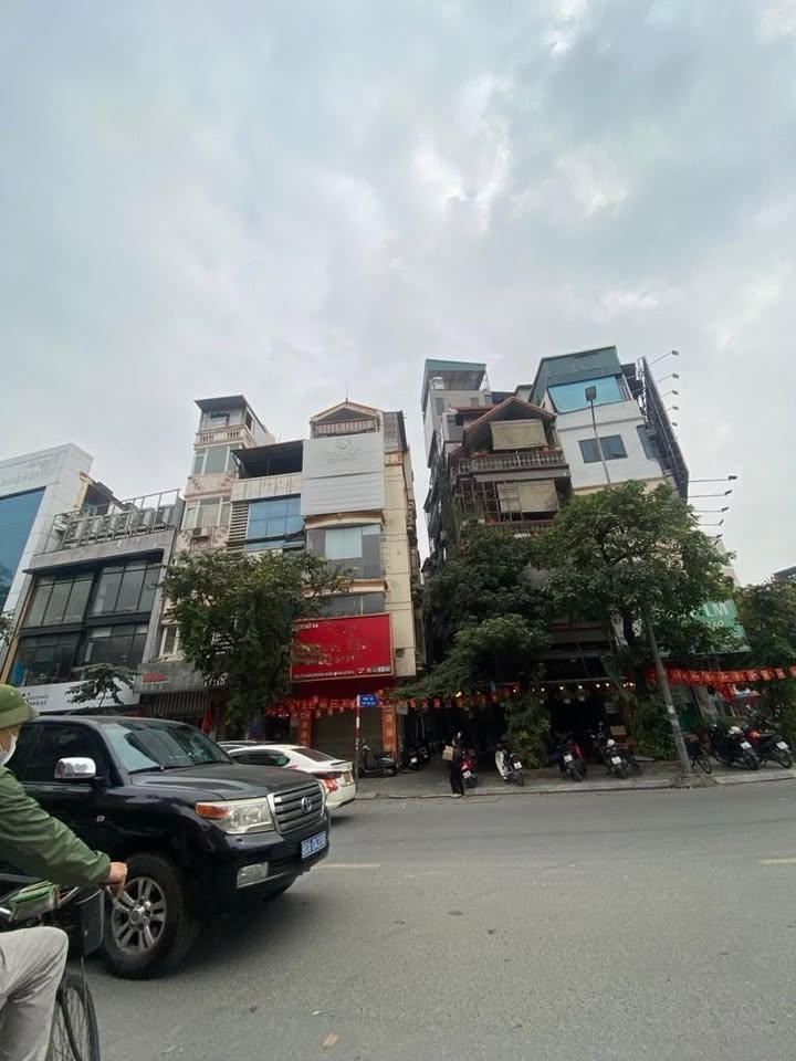Nhà mặt phố Kim Mã, quận Ba Đình, 30m² giá thỏa thuận - Kinh doanh đỉnh cao!