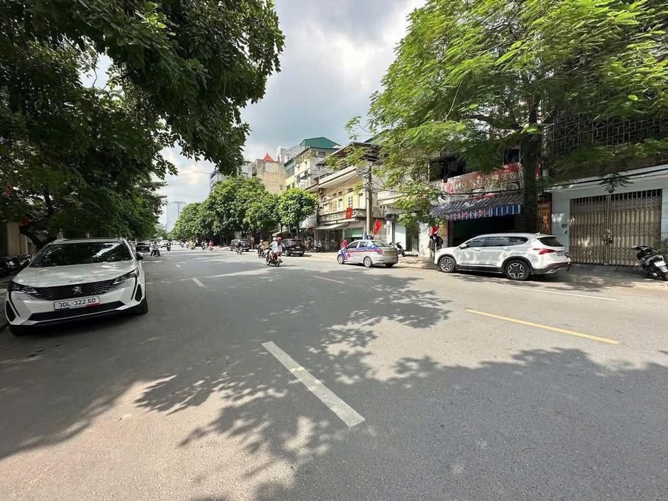 Bán nhà mặt phố Hạ Yên Quyết, Cầu Giấy, 51m² giá 30.6 tỷ - Mặt tiền 4m, Kinh doanh đỉnh cao!