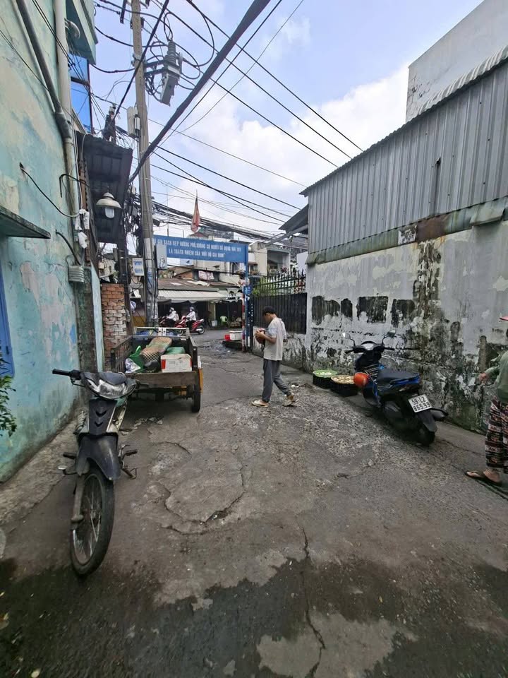 Nhà bán chợ Ba Đình Q8, diện tích 42m² - Sổ hồng riêng, giá chỉ 4.39 tỷ!