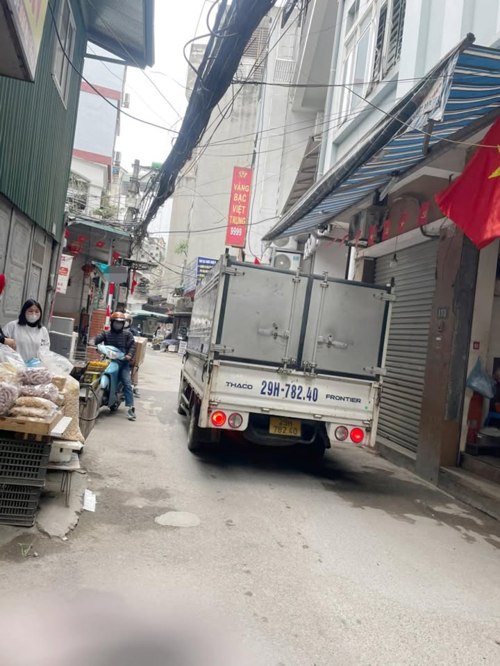 Bán FrontHouse 80m² Cầu Giấy - Mặt tiền 7.5m, Đầu tư kinh doanh lý tưởng!