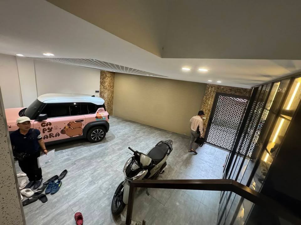 Nhà phố Việt Hưng 63m² giá 19 tỷ - Ô tô tránh, nội thất đầy đủ!