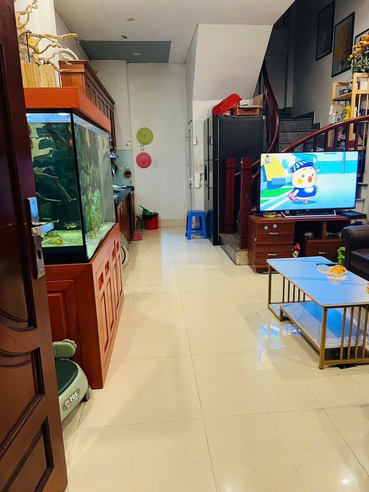 Nhà 4.5 tầng Thạch Bàn 31m² giá 4 tỷ - Ô tô lùi tận cửa!