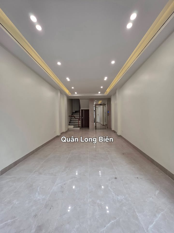 Nhà phố mới xây 6 tầng tại Việt Hưng 45m² giá 11 tỷ - Ô tô vào tận nhà!