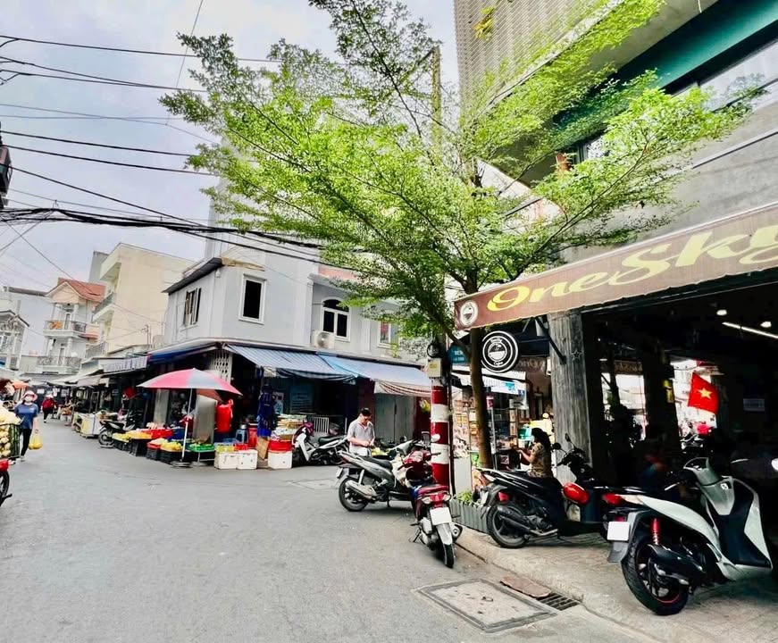 Nhà phố mặt tiền hẻm xe tải 8m đường Hoàng Hoa Thám 71m² giá 13 tỷ - Đầu tư sinh lời lý tưởng!