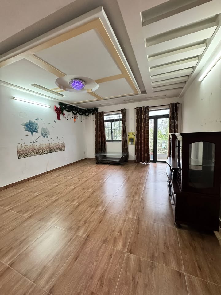 Nhà mặt phố KDC 13E INTRESCO - Nguyễn Văn Linh 100m² giá 8 tỷ - Đầu tư sinh lời ngay!