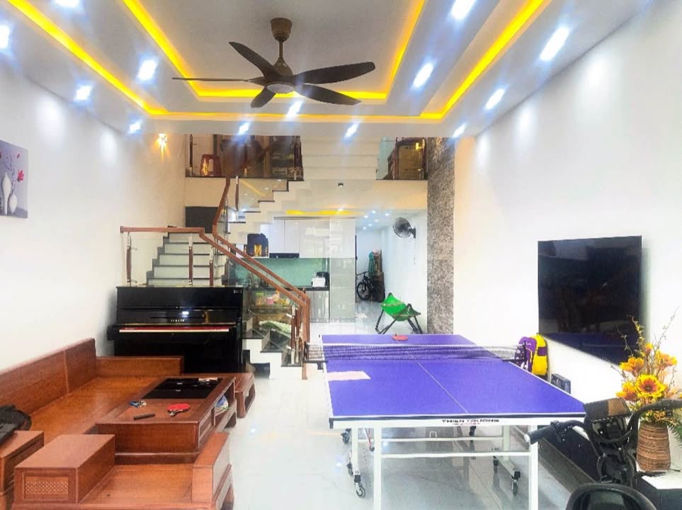 Nhà 3 tầng Hòa Xuân 120m² giá 8 tỷ - Vào ở ngay!