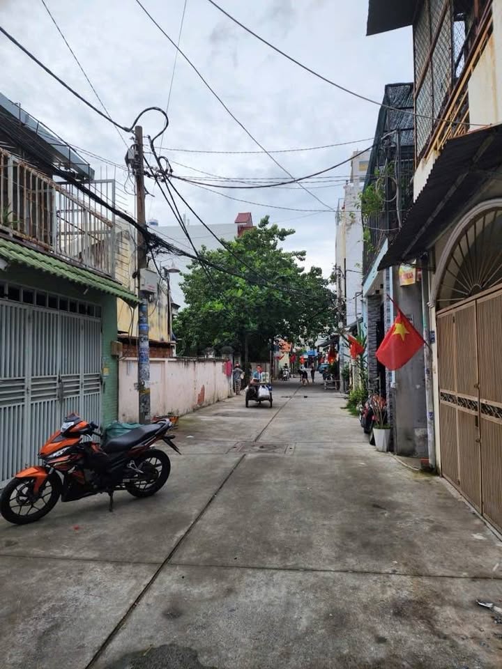 Nhà phố Gò Dầu, Tân Phú 77m² giá 6,4 tỷ - Sổ hồng công chứng ngay!