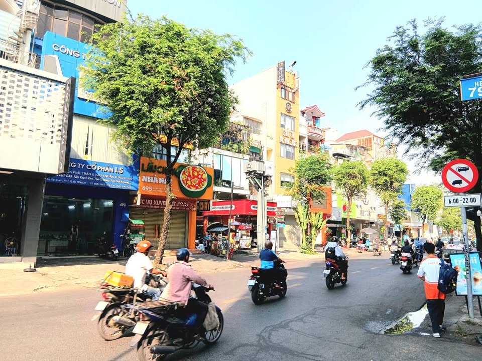 Townhouse đường Sư Vạn Hạnh Quận 10, 58.5m² giá 20 tỷ - Vị trí đắc địa gần Vạn Hạnh Mall!