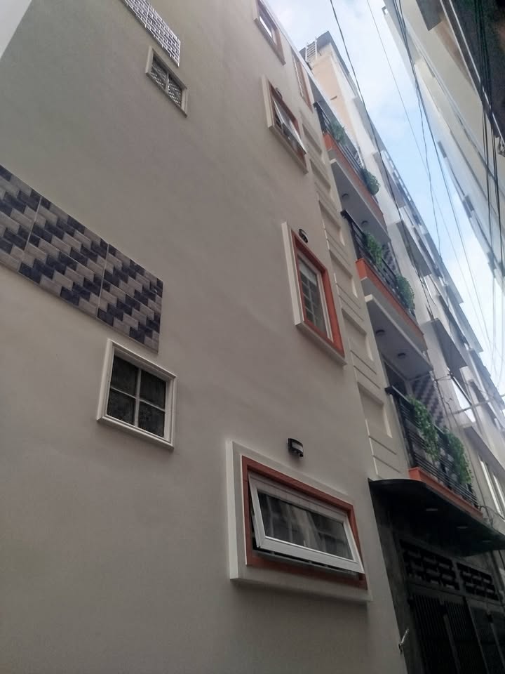 Nhà phố 4 tầng Thích Quảng Đức, Quận 1, 40m² giá 7 tỷ - Cách mặt tiền chỉ 1 căn!