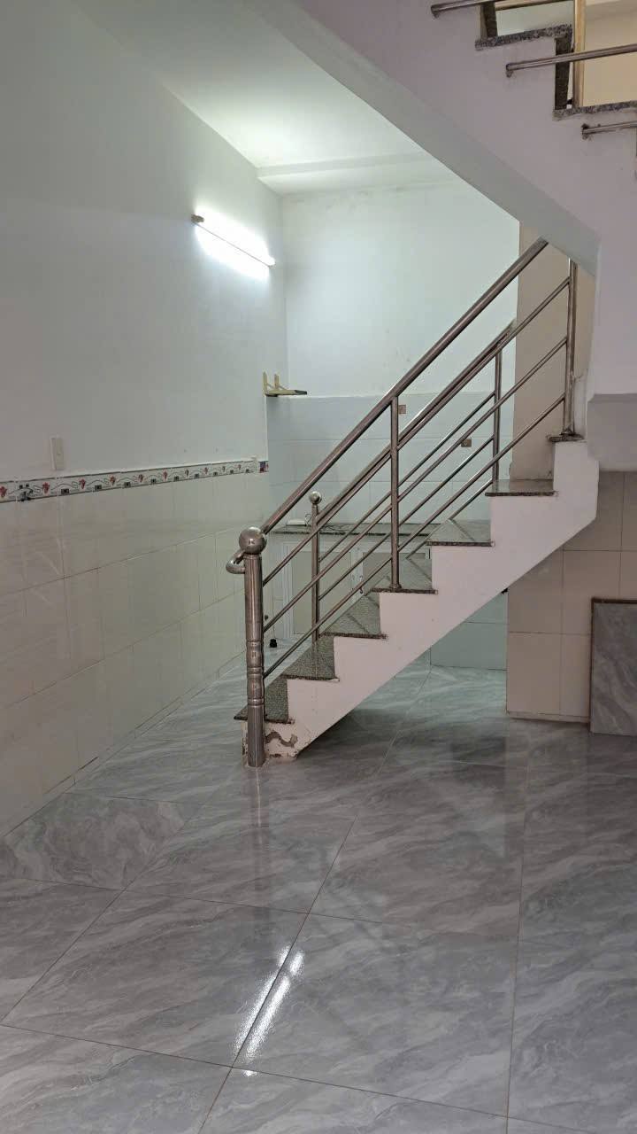 Nhà riêng Quận 12 - 18m² giá 2.1 tỷ - Sổ hồng chính chủ, ở ngay!