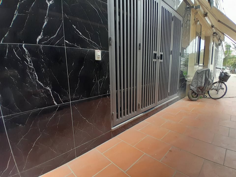 Nhà liên kế Thượng Cát, 50m², 6.3 tỷ - Nhà mới đầy đủ nội thất, ở ngay!