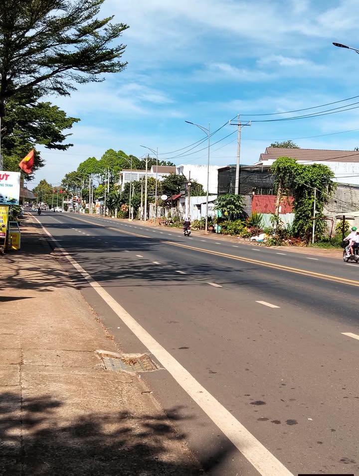 FrontHouse mặt tiền đường Nguyễn Du, Phú Đức, 160m² giá 4.5 tỷ - Cơ hội kinh doanh tuyệt vời!