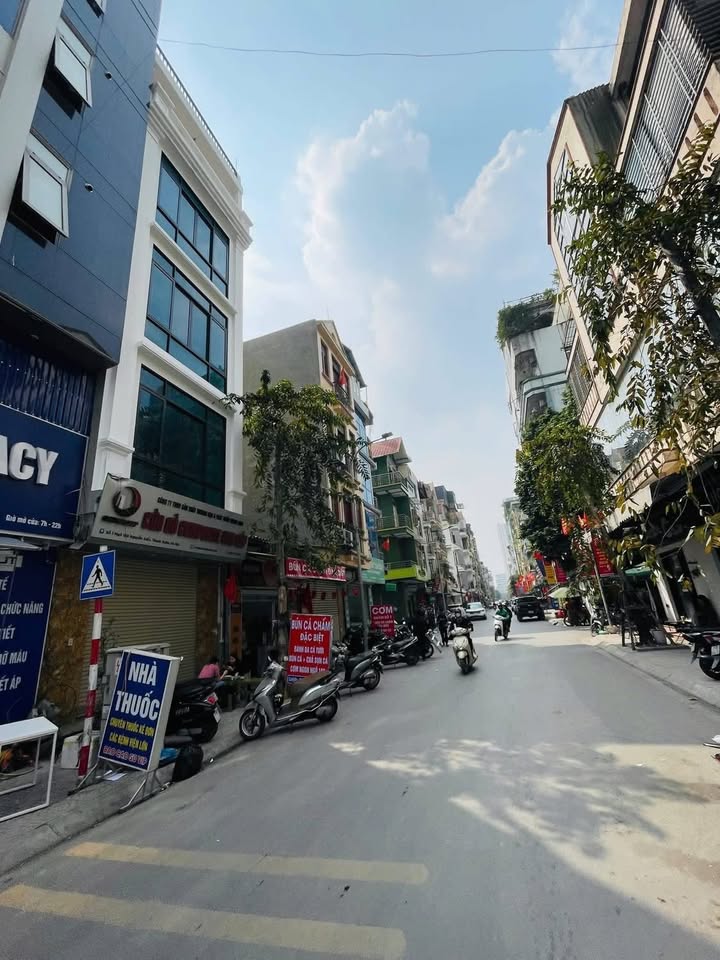 Nhà mặt phố Nguyễn Xiển 58.7m² giá 33.5 tỷ - Kinh doanh sầm uất!