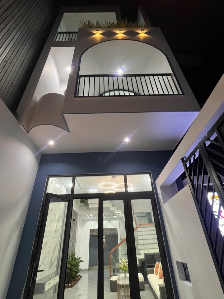 Nhà 3 tầng Trần Phú, 120m² giá 3.1 tỷ - Gần chợ và trường học!