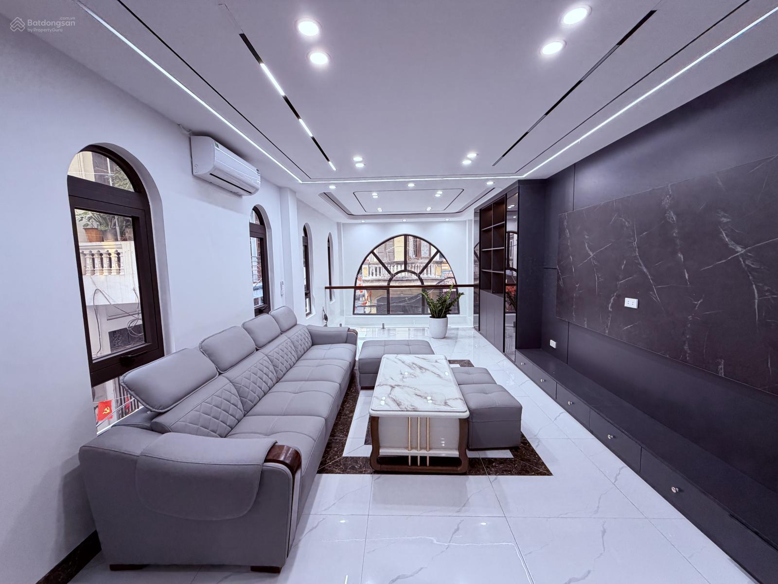 Nhà phố Sài Đồng 55m² giá 12.8 tỷ - Thiết kế hiện đại, full nội thất, lô góc!