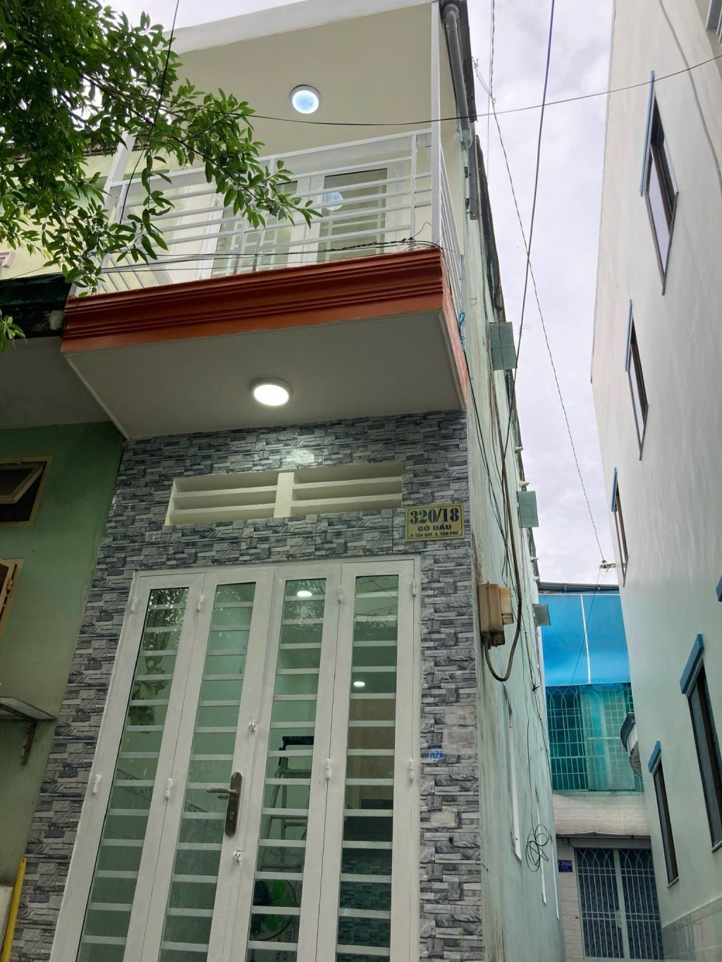 Nhà hẻm xe hơi 54m², 2PN, đường Gò Dầu, giá 2.7 tỷ - Cần tiền gấp, giảm giá sốc!