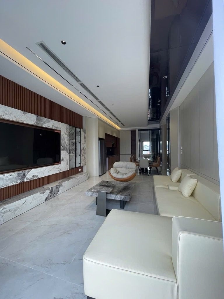 Bán nhà Bát Khối Long Biên 71m² giá 19.95 tỷ - Đầy đủ nội thất cao cấp!