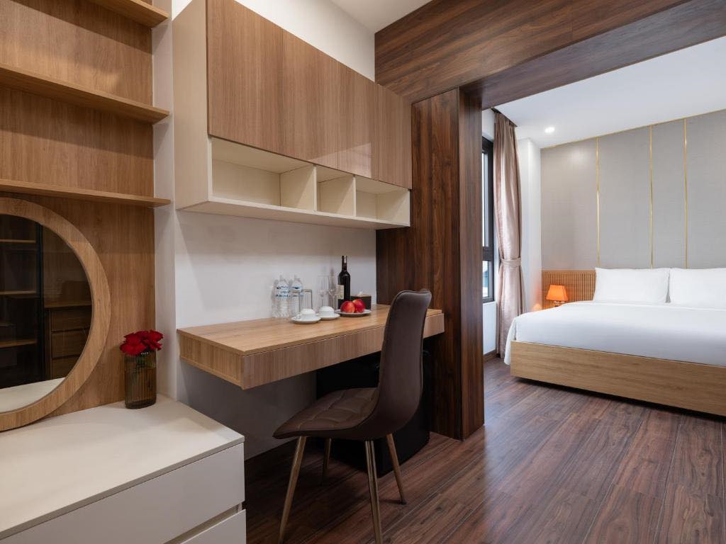 Tòa khách sạn mặt phố Yên Hoa 256m² giá 158 tỷ - View Hồ Tây tuyệt đẹp