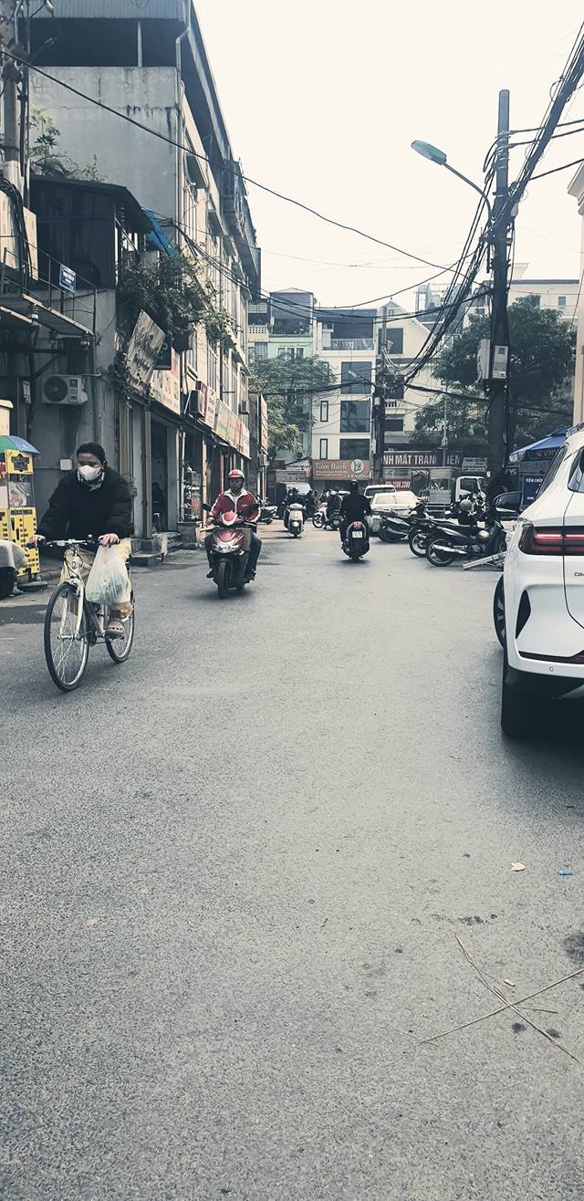 Đất phân lô Lạc Long Quân 48m² giá 14.4 tỷ - Ô tô tránh đỗ trước nhà, dễ xây dựng!