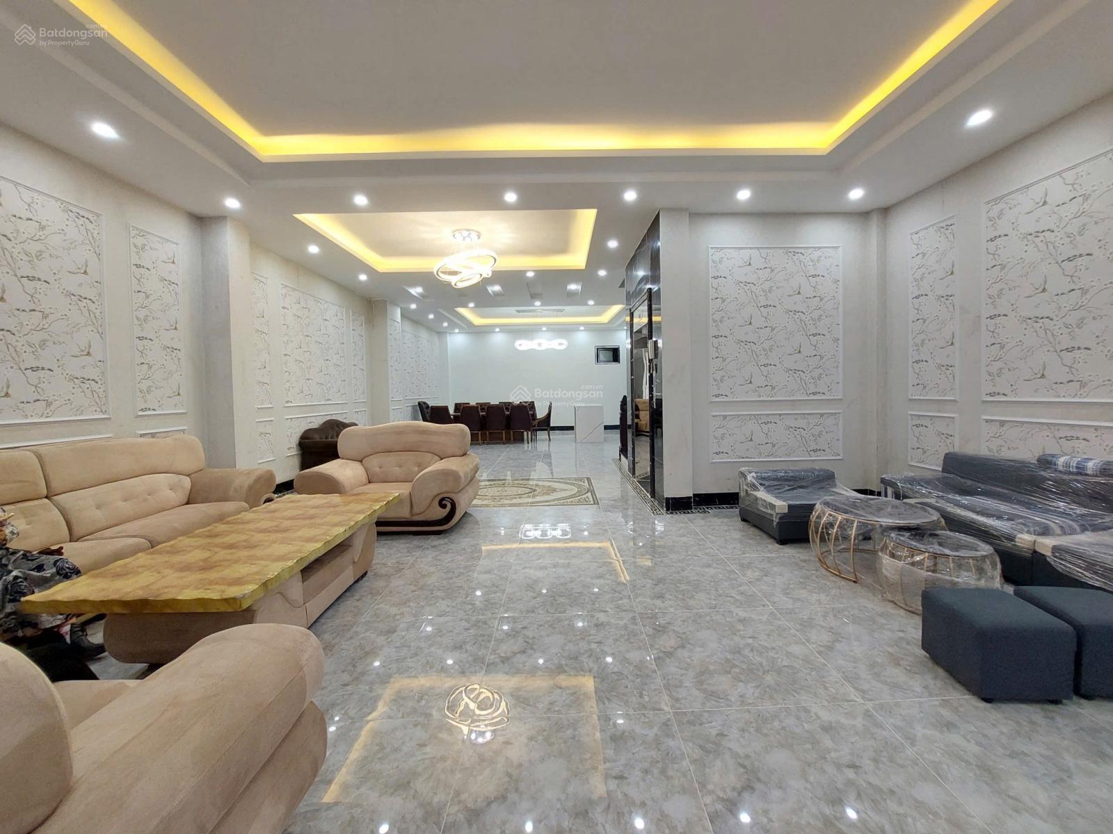 Bán nhà Nguyễn Văn Cừ, Long Biên 132m² giá 26.5 tỷ - Gara 4 ô tô, thang máy, full nội thất