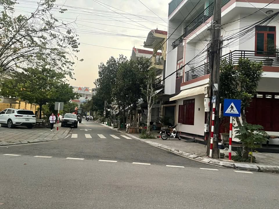 Đất nền phố Lê Lợi, Móng Cái 81m² giá 3 tỷ - Đầy đủ tiện ích xung quanh!