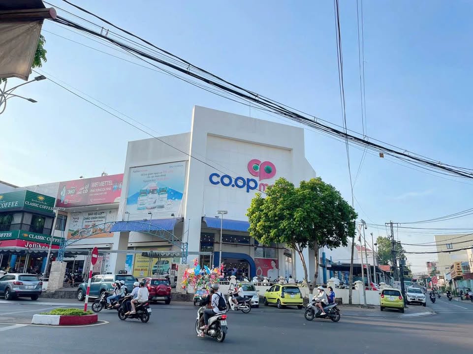 Đất nền Hẻm trung tâm Đường Hoàng Quốc Việt, 150m² giá 2 tỷ - Đầu tư sinh lời ngay!