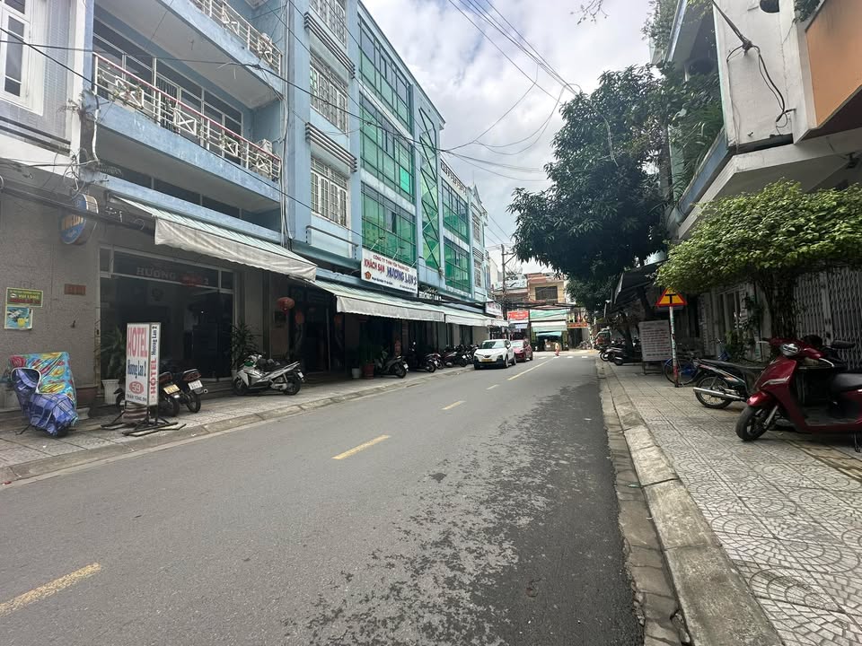 Nhà 4 tầng mặt tiền Trần Tống, Đà Nẵng 92m² giá 10 tỷ - Tiện ích đầy đủ, gần sân bay!