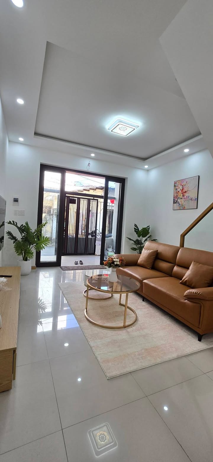 Nhà 2 tầng Đường Núi Thành 61.6m² giá 4.x tỷ - Nội thất đầy đủ