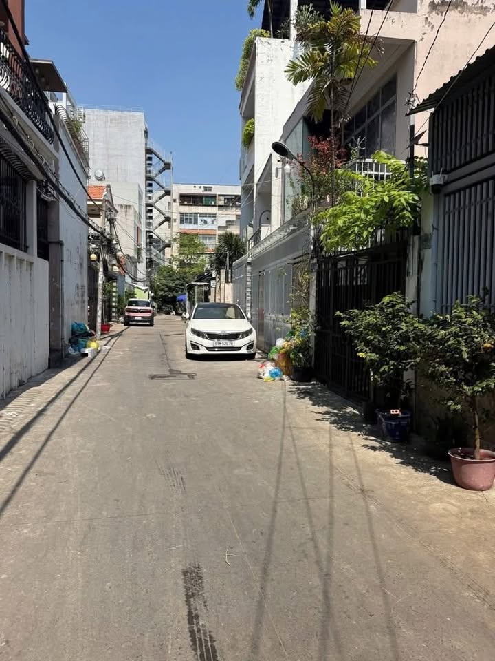 Nhà 2 tầng tại quận Bình Thạnh 52m² giá 7 tỷ - Tiện xây mới hoặc sửa chữa!