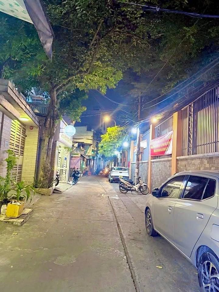 Nhà hẻm Hòa Bình Quận 11 52m² giá chỉ 5.4 tỷ - Gần Công viên Đầm Sen!