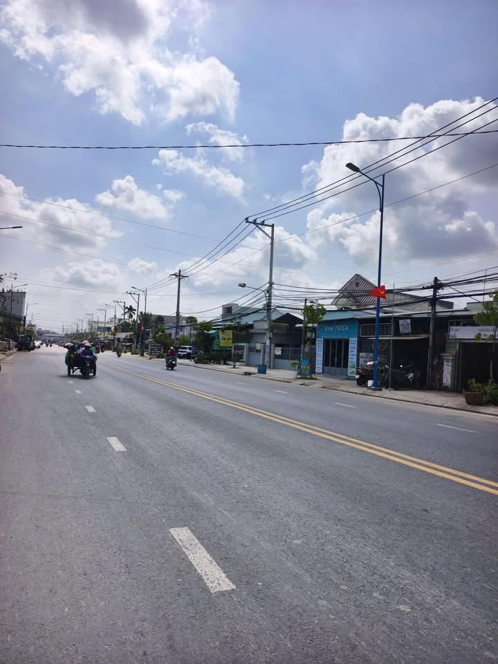 Nhà mặt tiền Hoàng Quốc Việt, 344m² giá 19 tỷ - Đầu tư sinh lời ngay!