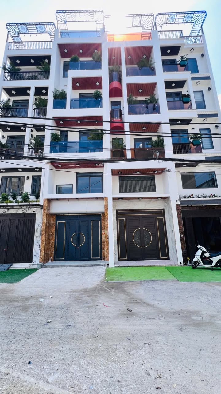 Nhà FrontHouse 68m² tại Quận 12 giá 8 tỷ - Hoàn hảo cho kinh doanh!