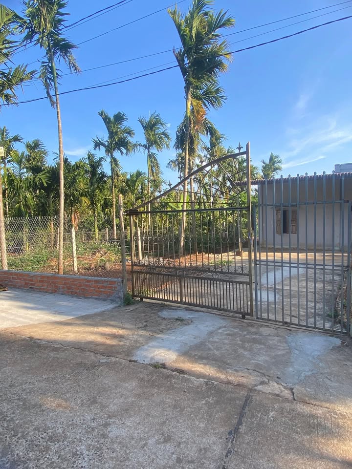 Đất Hòa Thắng, Đắk Lắk 230m² giá 2.6 tỷ - Tặng nhà cấp 4 nhỏ!