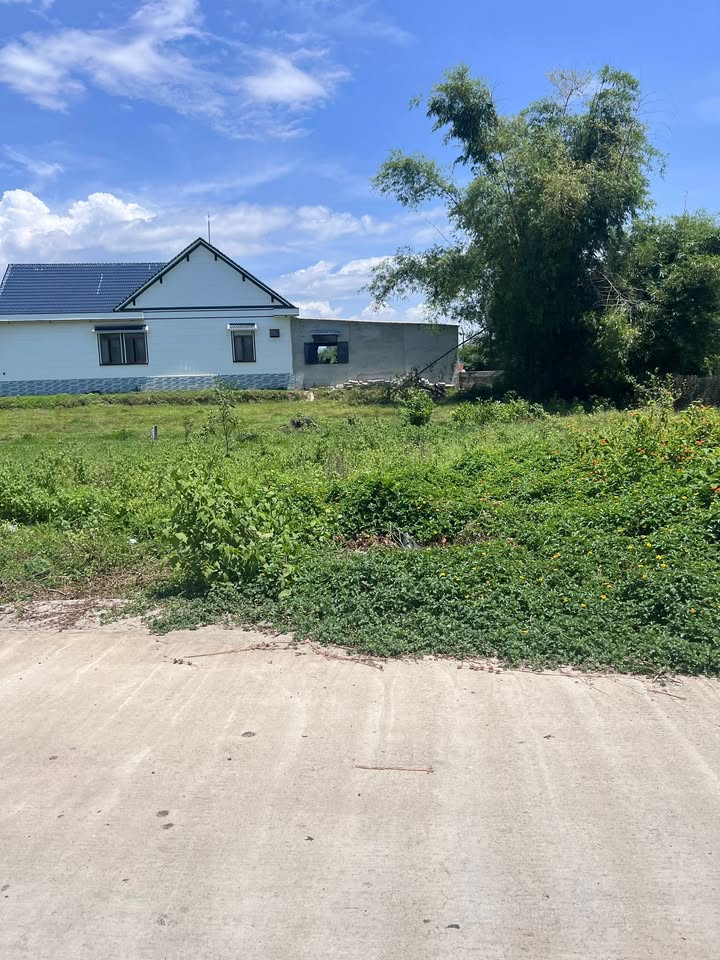 Nhà lô góc tại Thạch Thất 230m² giá 24.5 tỷ - Vị trí vàng gần KCN