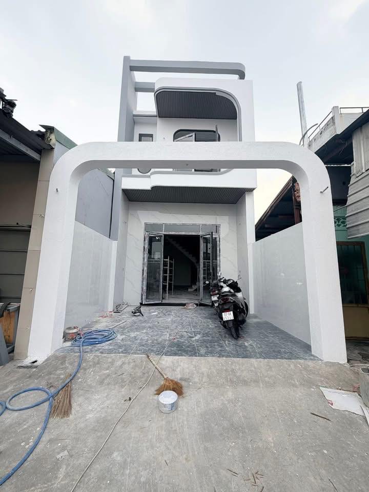 Nhà phố hiện đại Tân Phong 130m² giá 3.19 tỷ - Sổ hồng riêng, hoàn công