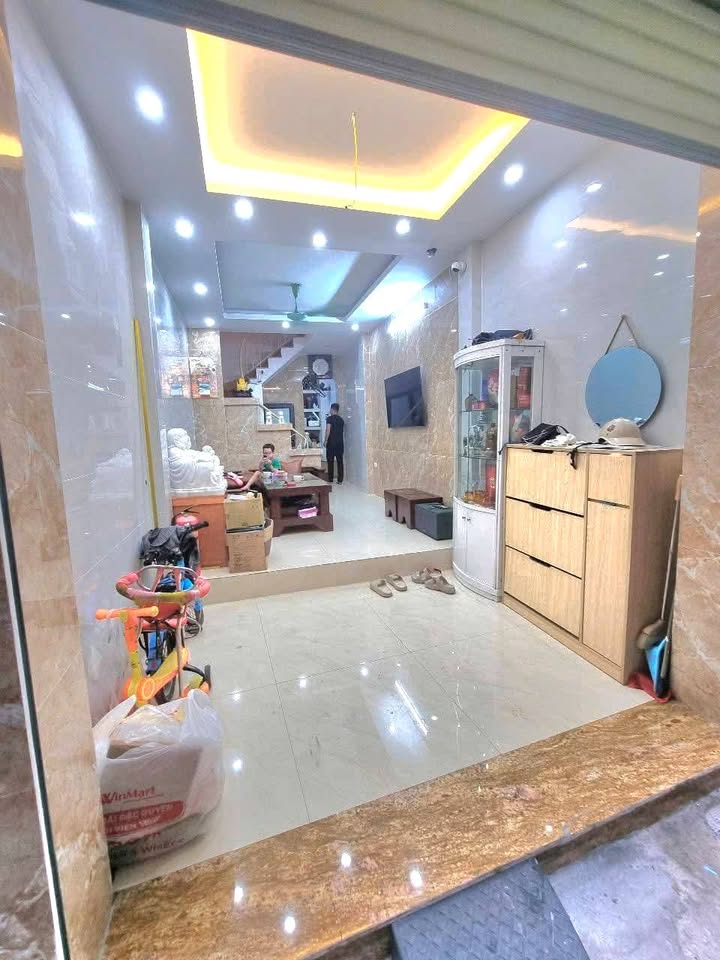 Nhà riêng Trương Định, Hai Bà Trưng, 35m² chỉ 6 tỷ - Sổ đỏ chính chủ!