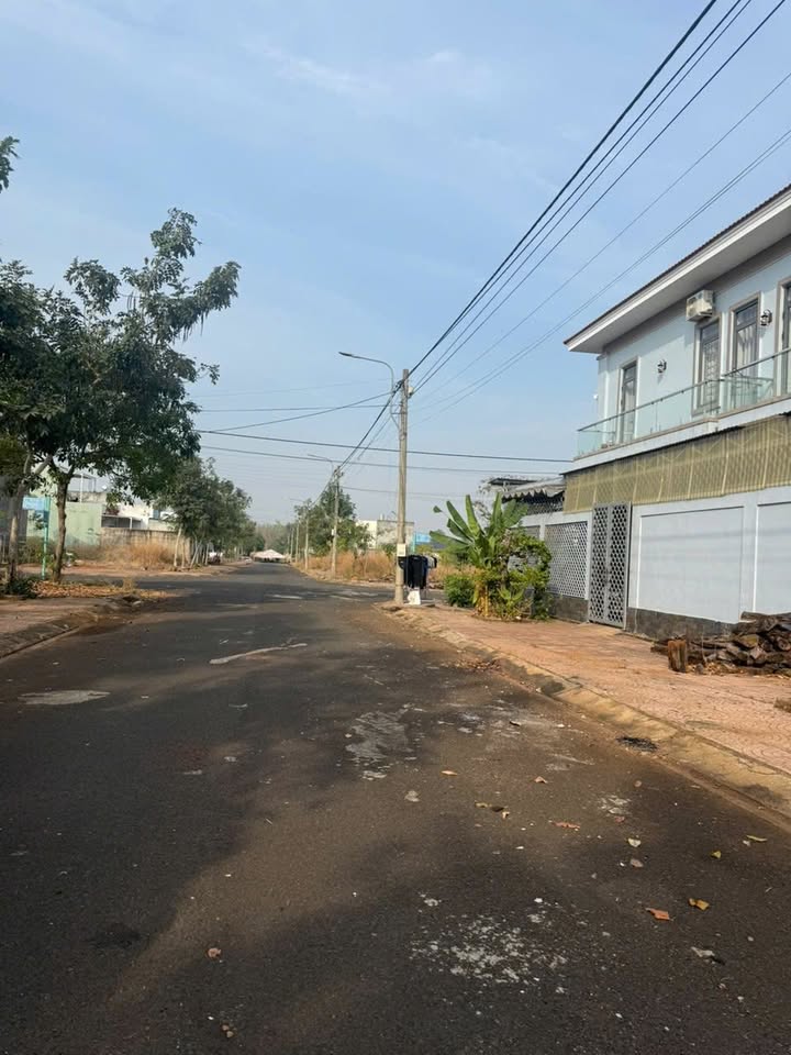 Nhà phố tại KDC Cao Su Đồng Phú, Phường Tân Phú, 105m² - Giá chỉ 700 triệu!