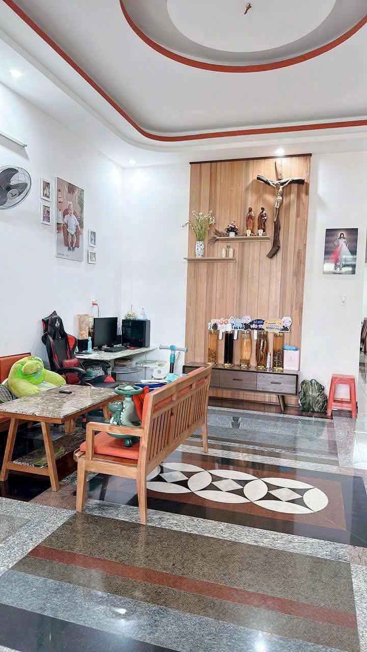 Nhà bán gấp Phường Thắng Lợi, Kon Tum 150m² - Hướng Tây, giá 1.3 tỷ