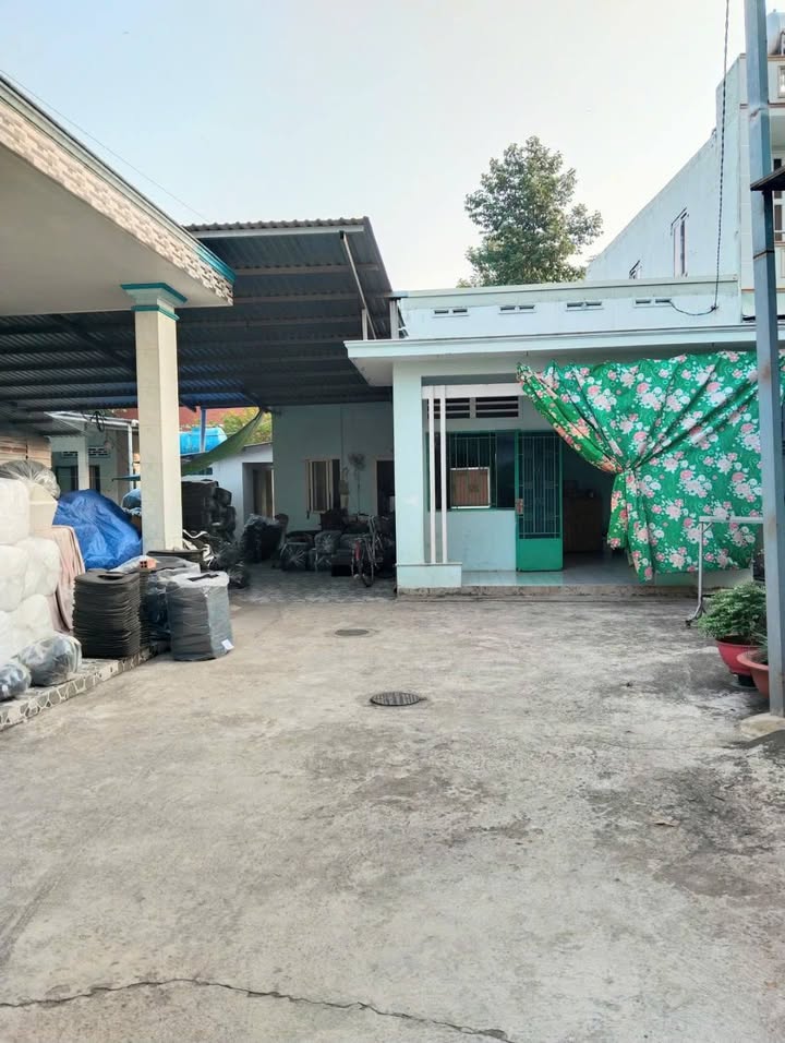 Nhà riêng Thuận Giao 200m² giá 3.9 tỷ - Gần ngã tư Hòa Lân, tiện ích đầy đủ!