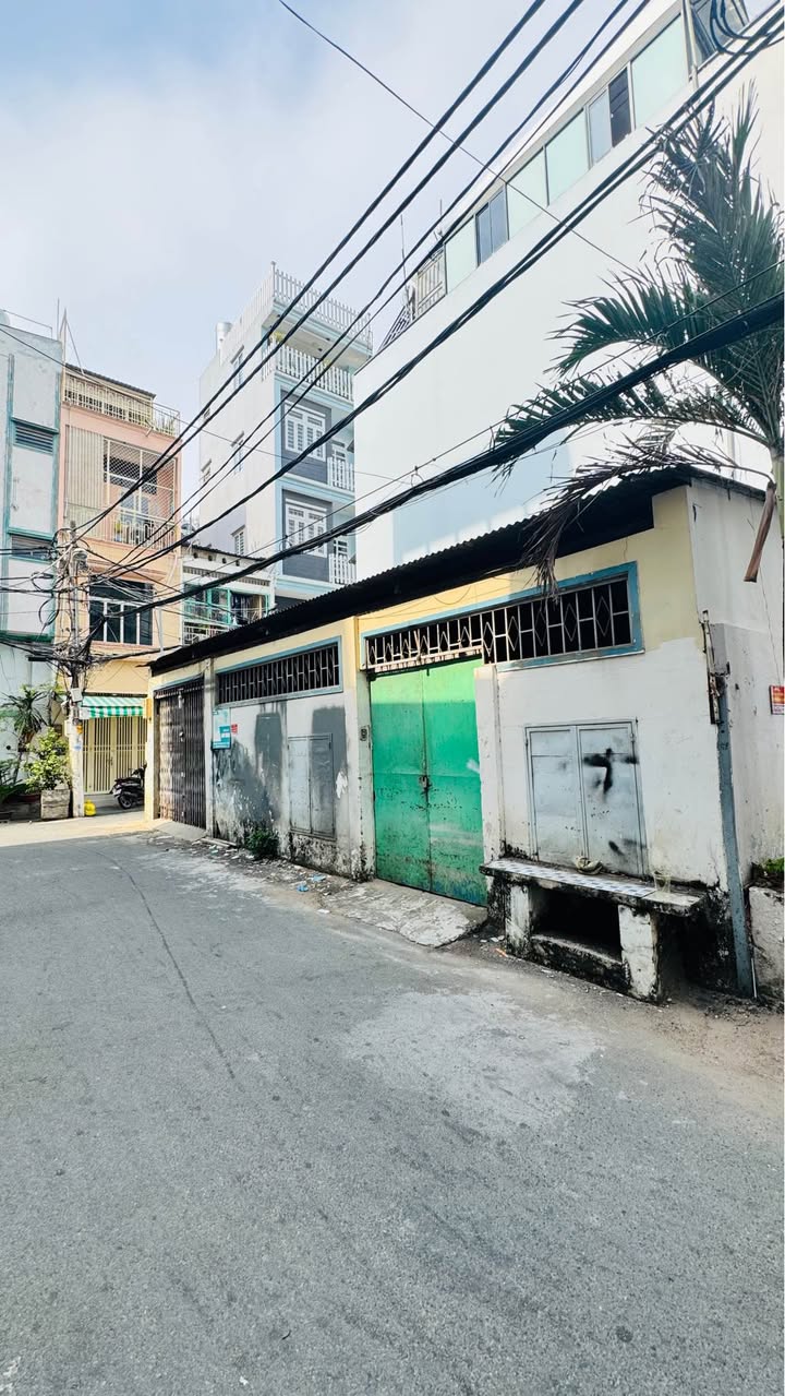 FrontHouse Đường số Quận 4, 53m² giá 10 tỷ - Căn góc 3 mặt tiền hiếm có!