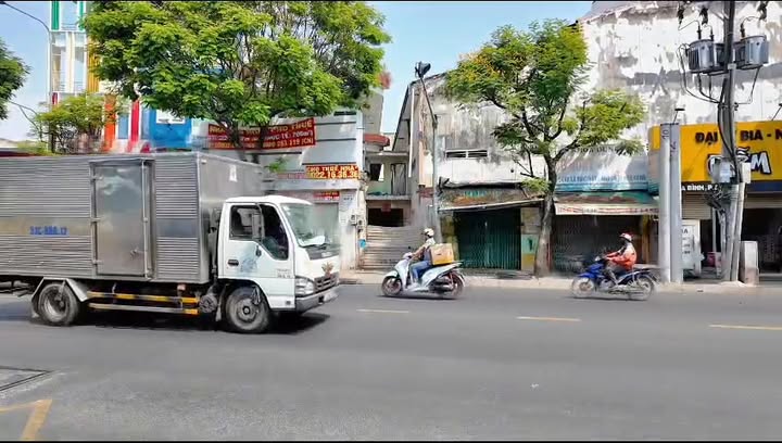 Nhà mặt tiền Hòa Bình Quận 11, 550m², cho thuê 300 triệu/tháng - Đầu tư sinh lời cao!