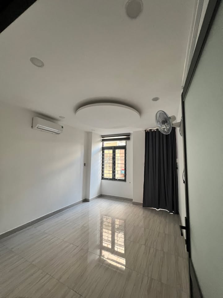 Nhà cho thuê Quận 5 - 4 Phòng Ngủ, Nguyễn Trãi, Giá 11 triệu/tháng - Nhà Mới Đẹp, Vị Trí Đắc Địa!